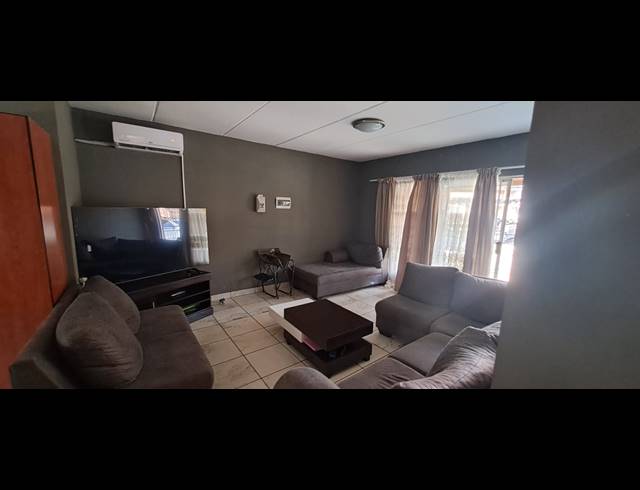 3 BEDROOM APARTMENT FOR SALE IN WATERVAL EAST